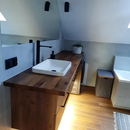 Uroczy Z Dostępnym Parkingiem I Ogrodem Szczytniki (Poznan)