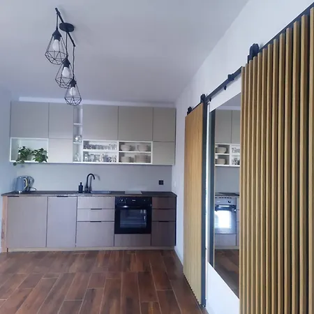 Apartament Uroczy Z Dostępnym Parkingiem I Ogrodem