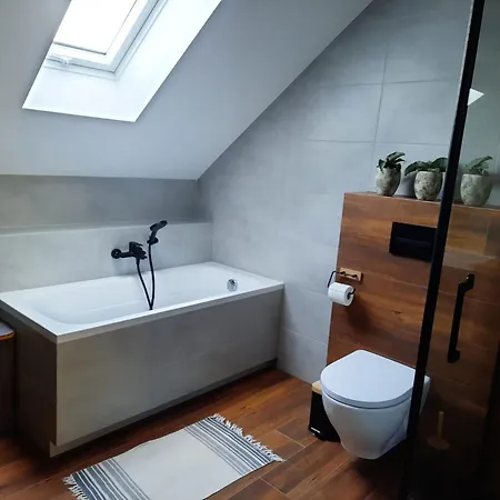 Apartament Uroczy Z Dostępnym Parkingiem I Ogrodem *