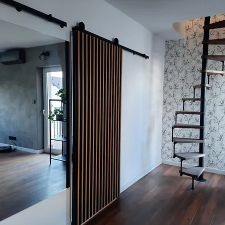 Uroczy Z Dostępnym Parkingiem I Ogrodem Apartament