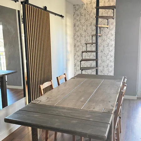 Uroczy Z Dostępnym Parkingiem I Ogrodem Apartament Szczytniki (Poznan)