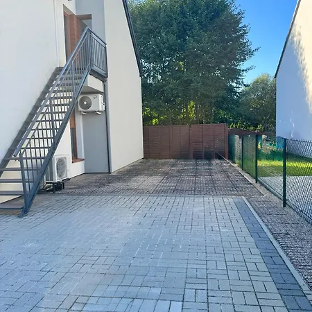 Uroczy Z Dostępnym Parkingiem I Ogrodem Apartament *
