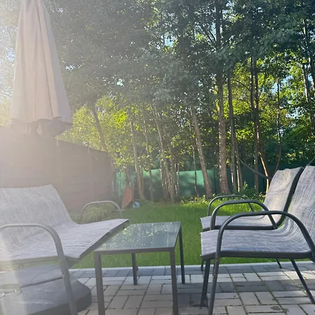 Uroczy Z Dostępnym Parkingiem I Ogrodem Apartament Szczytniki (Poznan)