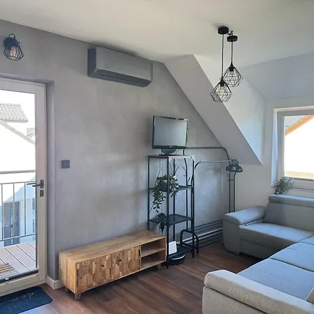 Uroczy Z Dostępnym Parkingiem I Ogrodem Apartament *