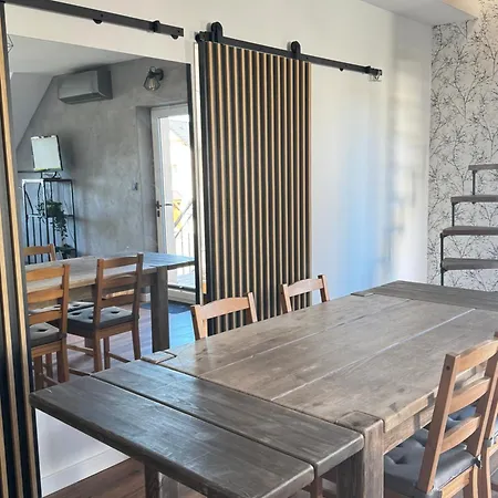 Uroczy Z Dostępnym Parkingiem I Ogrodem Apartament Szczytniki (Poznan)