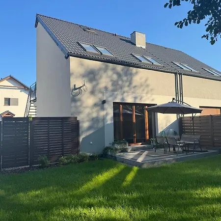 Apartament Uroczy Z Dostępnym Parkingiem I Ogrodem *