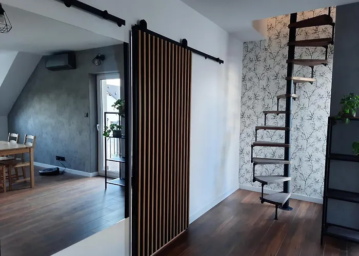 Uroczy Z Dostepnym Parkingiem I Ogrodem Daire