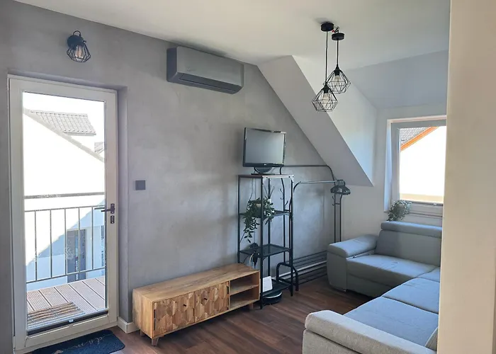 Uroczy Z Dostepnym Parkingiem I Ogrodem Daire *