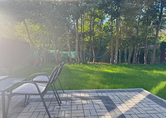 Uroczy Z Dostepnym Parkingiem I Ogrodem Daire